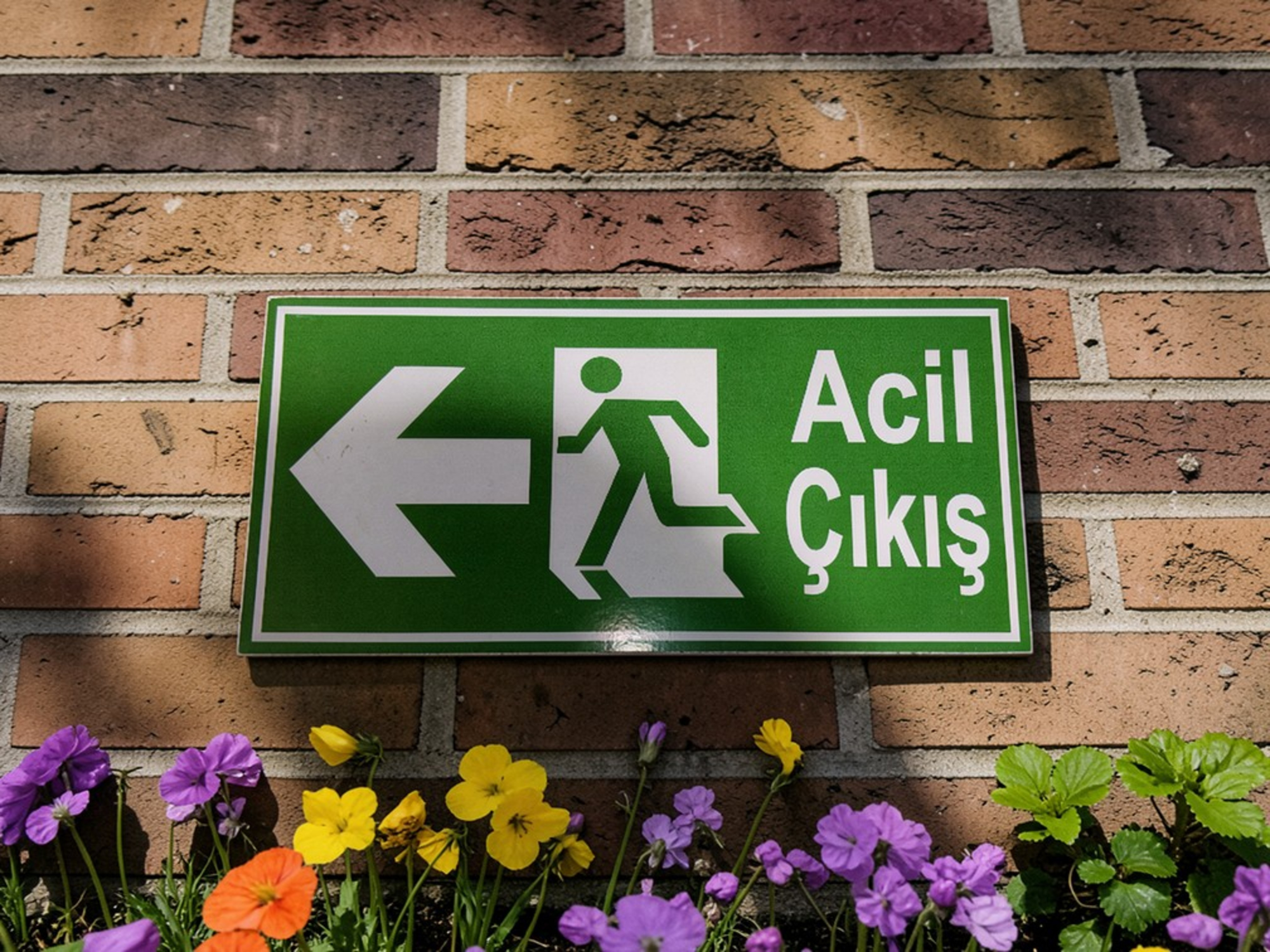 SIGNAGE